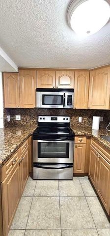 8290 Lake Dr 332, Doral, FL 33166