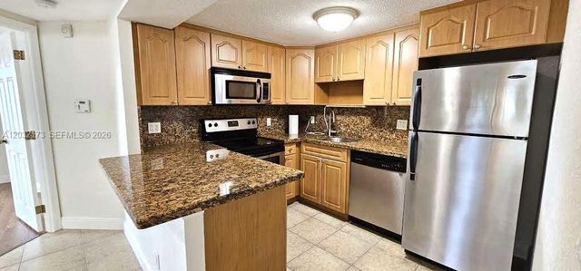 8290 Lake Dr 332, Doral, FL 33166
