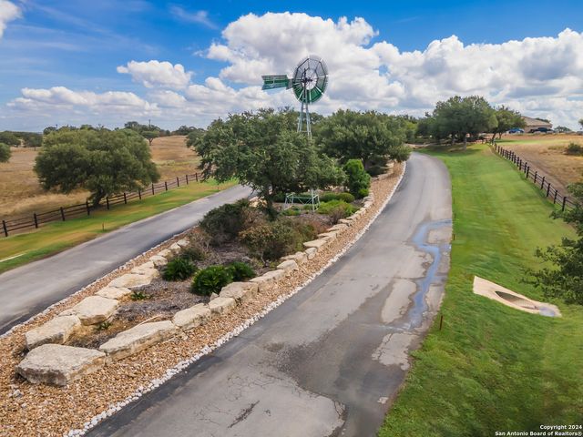 141 N Lon Price, Blanco, TX 78606