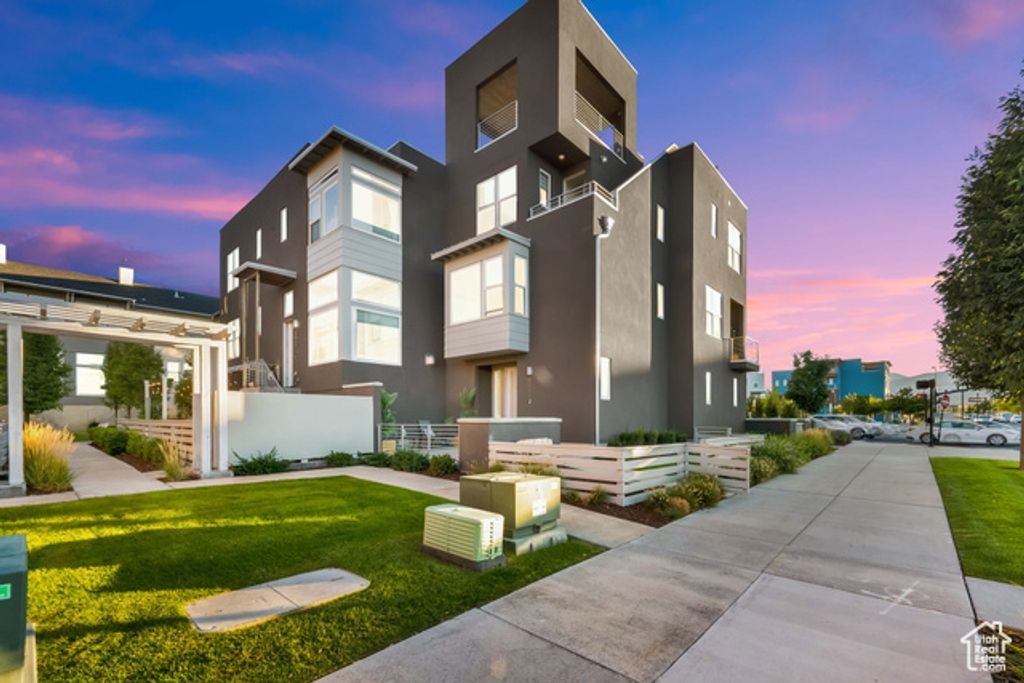 5069 W DAYBREAK PKWY, South Jordan, UT 84009