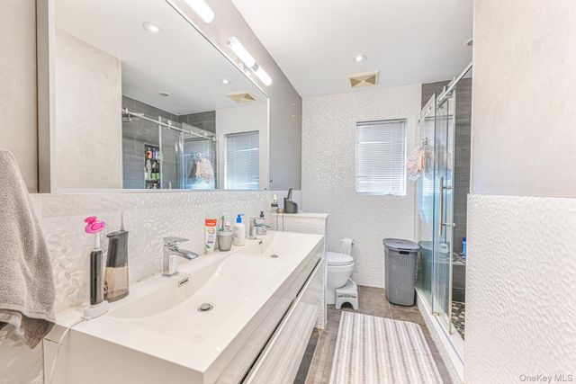 972 S End, Woodmere, NY 11598