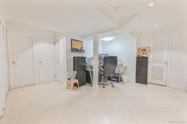 972 S End, Woodmere, NY 11598