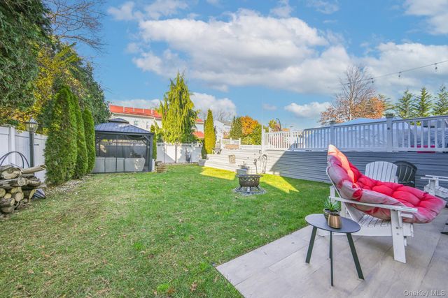 972 S End, Woodmere, NY 11598