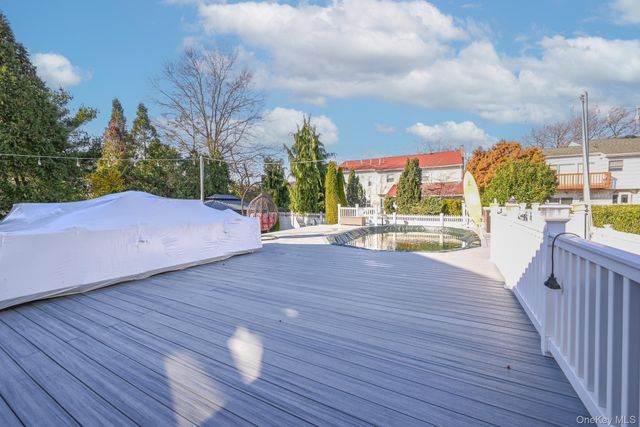 972 S End, Woodmere, NY 11598