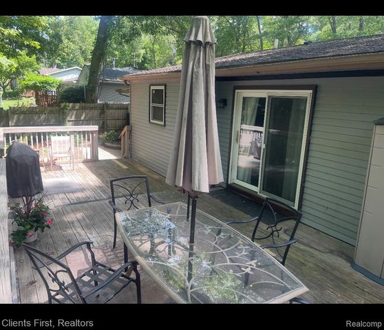 5844 Crandall Road, Howell, MI 48855