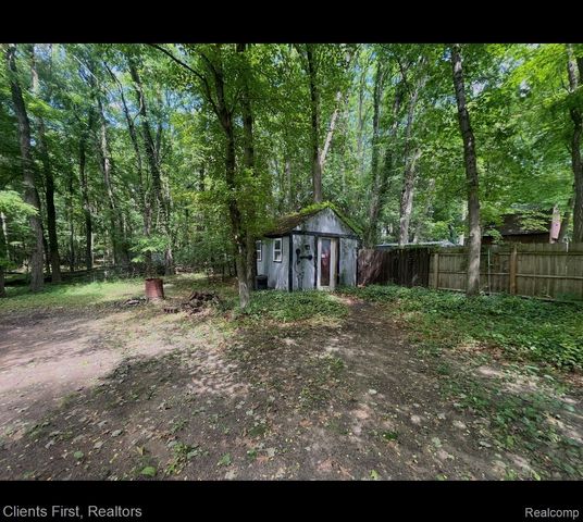 5844 Crandall Road, Howell, MI 48855