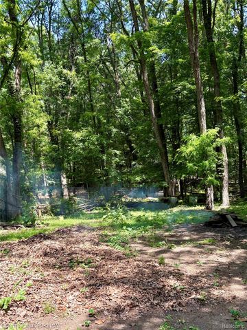 5844 Crandall Road, Howell, MI 48855