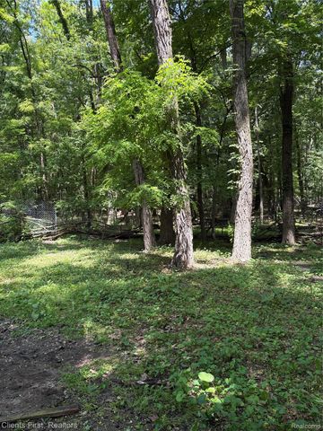 5844 Crandall Road, Howell, MI 48855