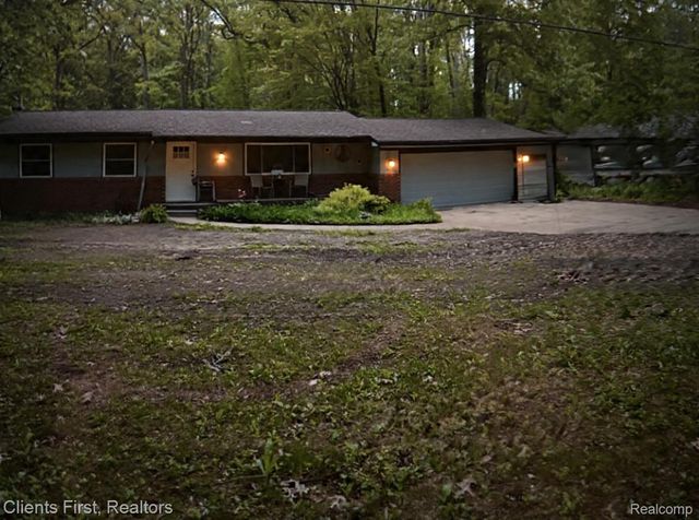 5844 Crandall Road, Howell, MI 48855