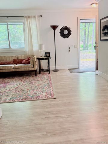 5844 Crandall Road, Howell, MI 48855