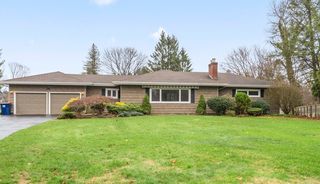 34 Lochnavar Parkway, Pittsford, NY 14534