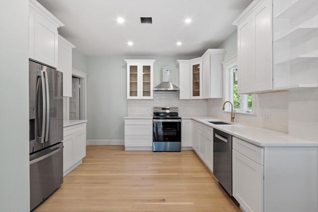 61 Warren St 2, Medford, MA 02155