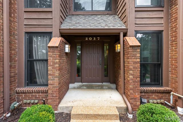 2037 Trailcrest Lane 8, Kirkwood, MO 63122