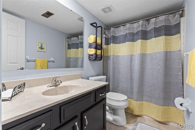 2037 Trailcrest Lane 8, Kirkwood, MO 63122