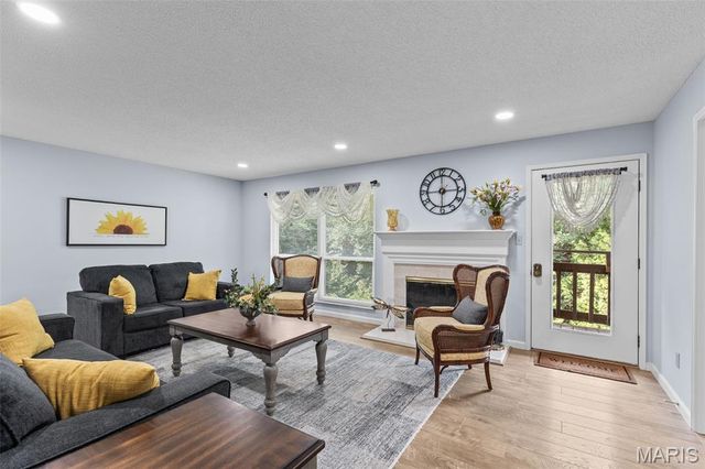 2037 Trailcrest Lane 8, Kirkwood, MO 63122