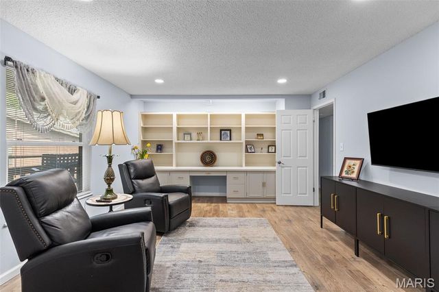 2037 Trailcrest Lane 8, Kirkwood, MO 63122