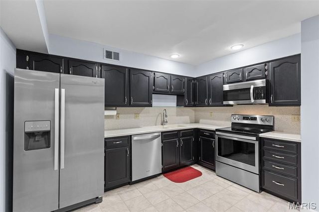 2037 Trailcrest Lane 8, Kirkwood, MO 63122