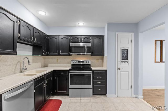 2037 Trailcrest Lane 8, Kirkwood, MO 63122