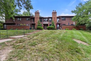 2037 Trailcrest Lane 8, Kirkwood, MO 63122