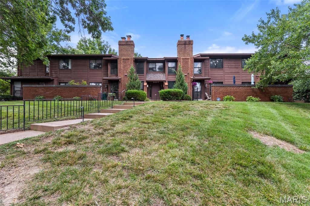 2037 Trailcrest Lane 8, Kirkwood, MO 63122