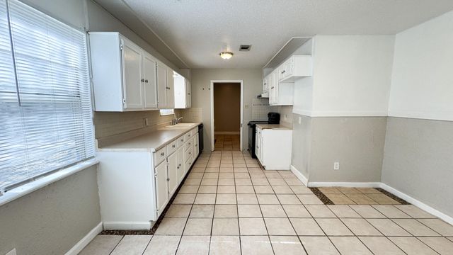 4825 53rd Street, Lubbock, TX 79414