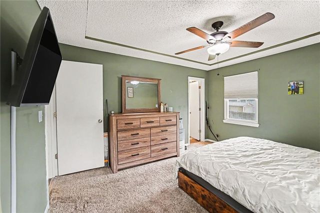 201 Cross Creek Drive, Grain Valley, MO 64029