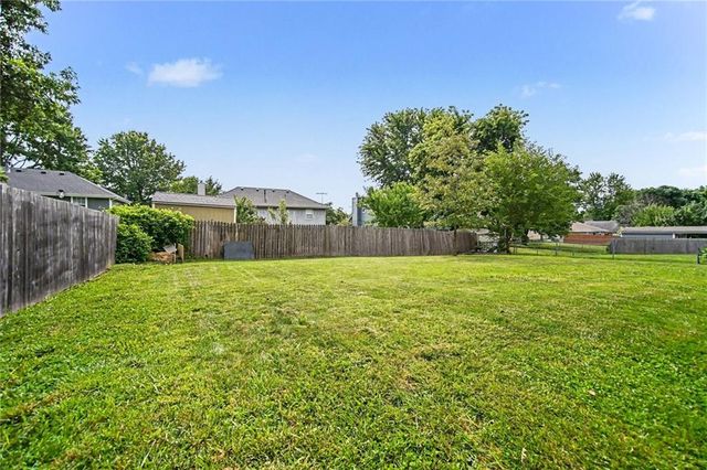 201 Cross Creek Drive, Grain Valley, MO 64029
