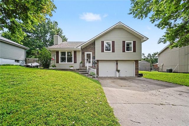 201 Cross Creek Drive, Grain Valley, MO 64029