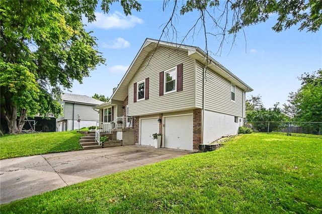 201 Cross Creek Drive, Grain Valley, MO 64029