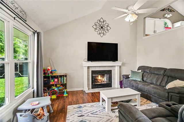 201 Cross Creek Drive, Grain Valley, MO 64029