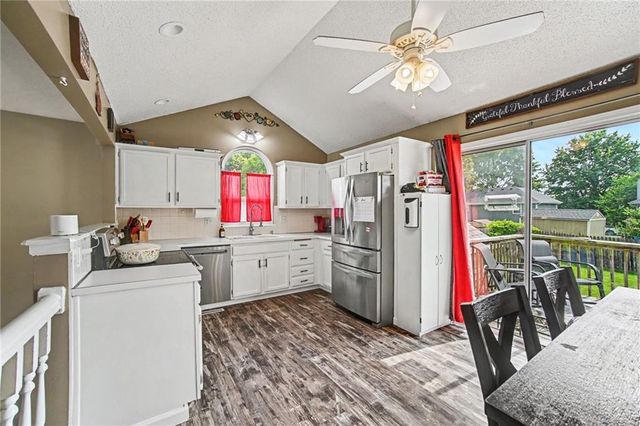 201 Cross Creek Drive, Grain Valley, MO 64029