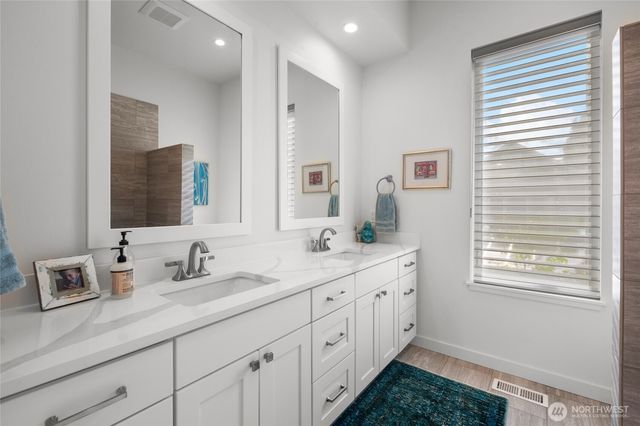 3303 37th Avenue W, Seattle, WA 98199