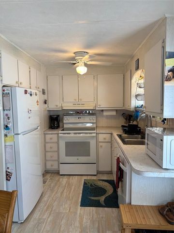 10297 N LAKE DRIVE 79, Largo, FL 33773