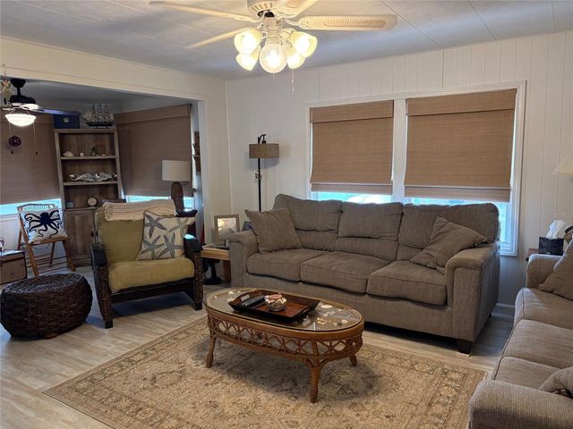 10297 N LAKE DRIVE 79, Largo, FL 33773