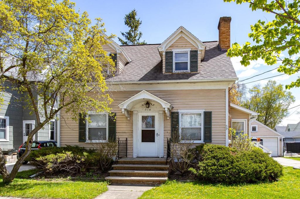 714 N ONEIDA STREET, Appleton, WI 54911