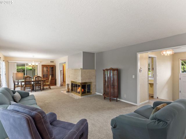 11946 Se BOYER Rd, Mc Minnville, OR 97128