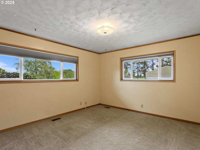 11946 Se BOYER Rd, Mc Minnville, OR 97128