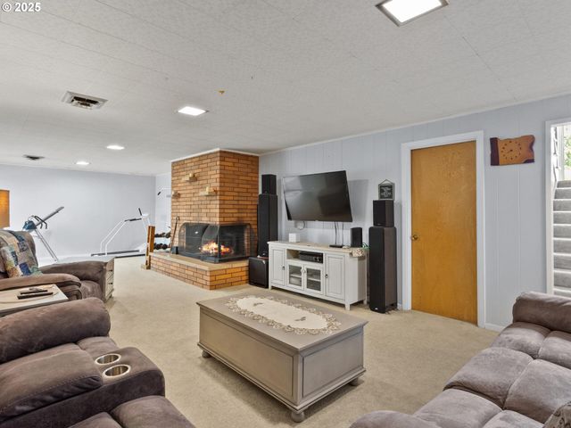 11946 Se BOYER Rd, Mc Minnville, OR 97128
