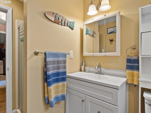 11946 Se BOYER Rd, Mc Minnville, OR 97128