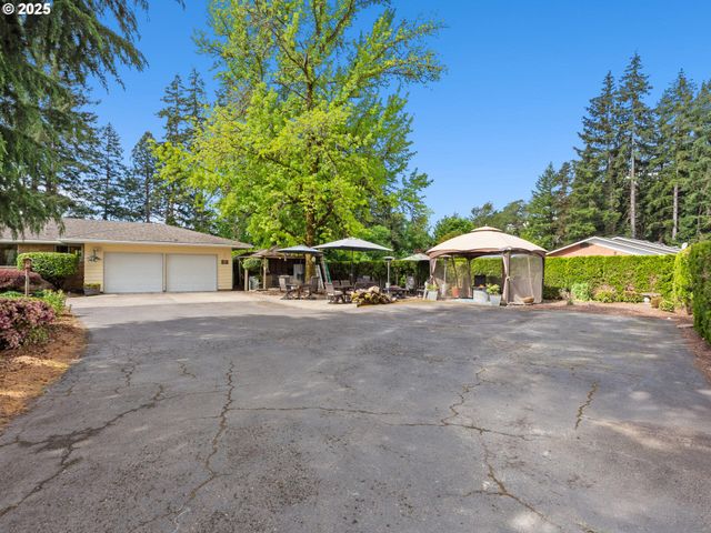 11946 Se BOYER Rd, Mc Minnville, OR 97128