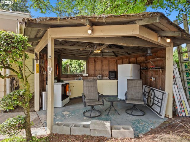11946 Se BOYER Rd, Mc Minnville, OR 97128