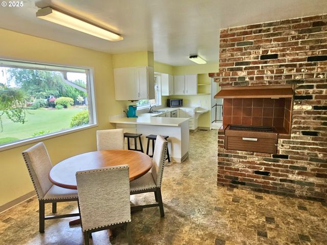 11946 Se BOYER Rd, Mc Minnville, OR 97128