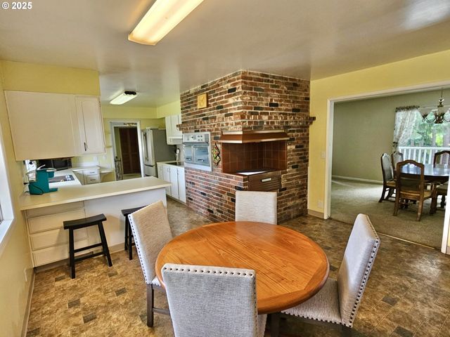 11946 Se BOYER Rd, Mc Minnville, OR 97128