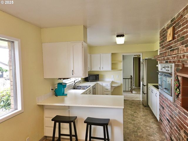 11946 Se BOYER Rd, Mc Minnville, OR 97128