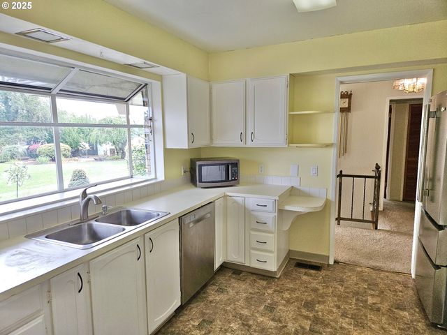 11946 Se BOYER Rd, Mc Minnville, OR 97128