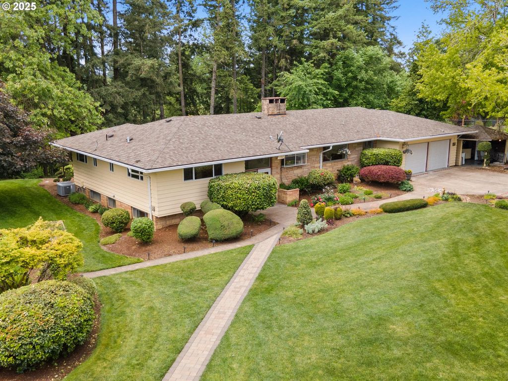 Image 1 of property listing at 11946 Se BOYER Rd, Mc Minnville, OR 97128