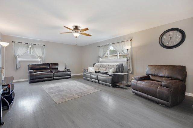 1406 GLEN HILL Drive, Glendale Heights, IL 60139