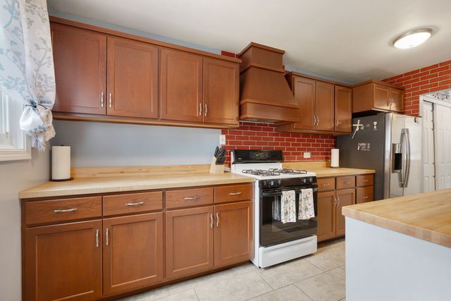 1406 GLEN HILL Drive, Glendale Heights, IL 60139