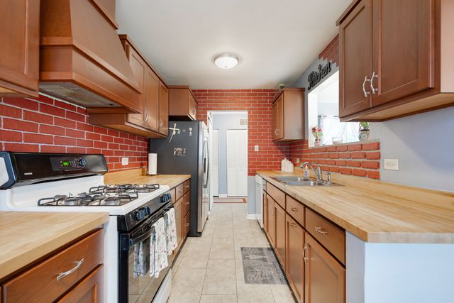 1406 GLEN HILL Drive, Glendale Heights, IL 60139