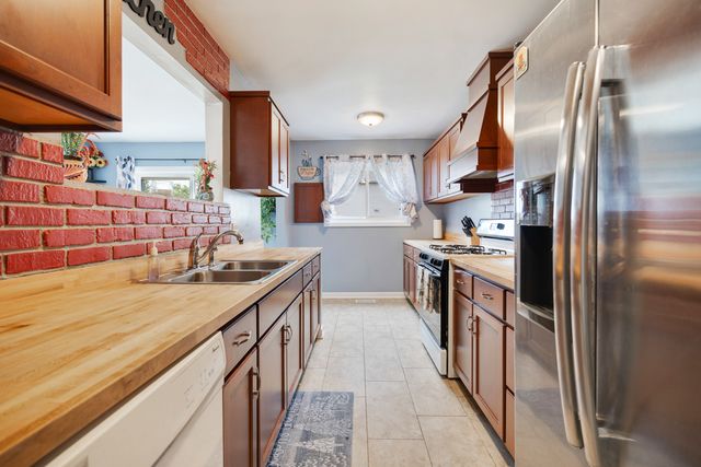 1406 GLEN HILL Drive, Glendale Heights, IL 60139